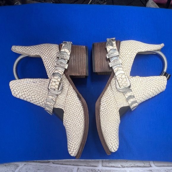 🦅|•FREEBIRD BY STEVEN•| BLADE in White Snake Ankle Booties Size 9 - Picture 12 of 15